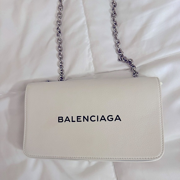 Balenciaga Everyday crossbody chain bag - Picture 6 of 10